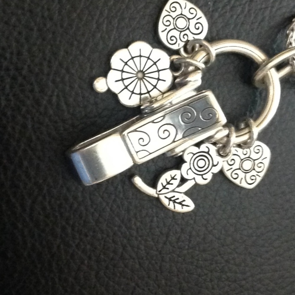 Brighton silver lanyard .  Beautiful 🌸. EUC